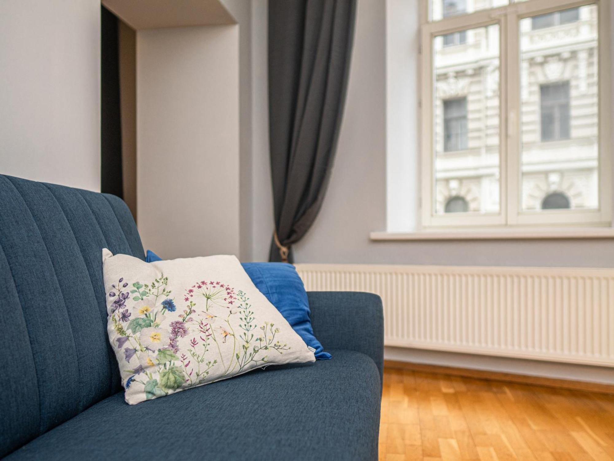 Spacious 2br For 8 Guests, Quite Centre, Art Nouveau Area 里加