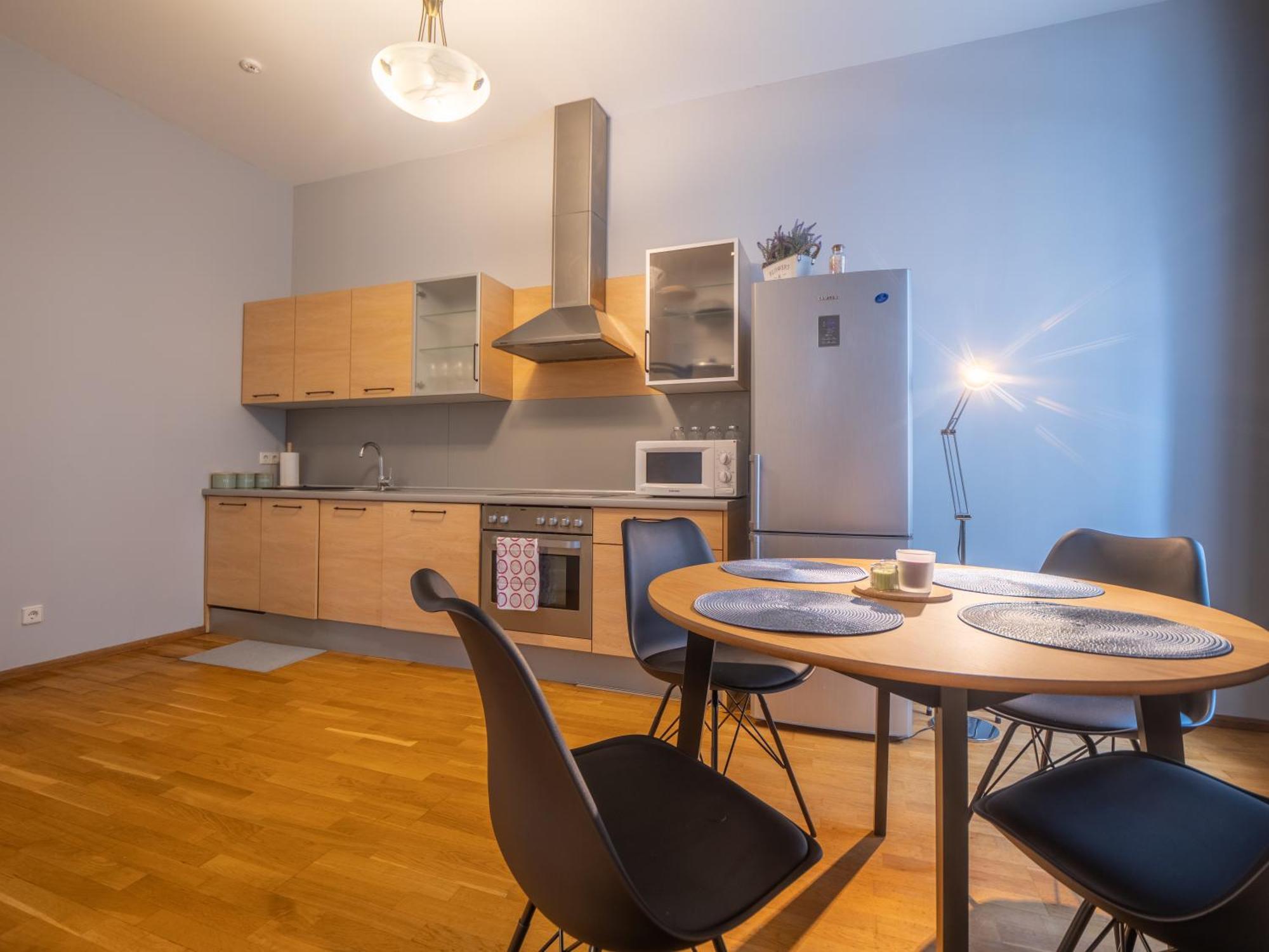 Spacious 2br For 8 Guests, Quite Centre, Art Nouveau Area 公寓