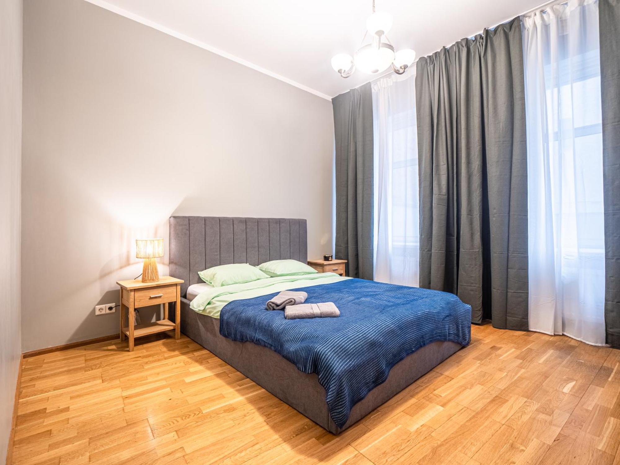 Spacious 2br For 8 Guests, Quite Centre, Art Nouveau Area Apartamento *